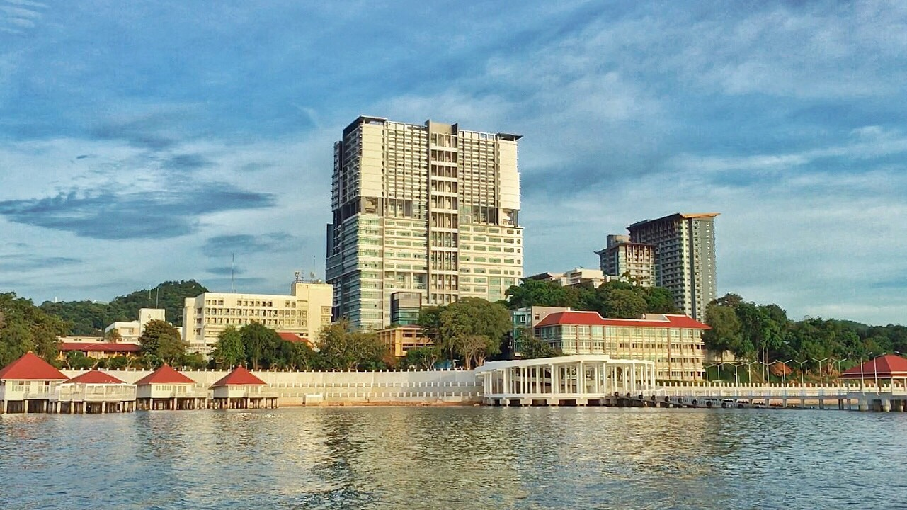 Somdet Phra Borommarajadhevi Hospital